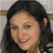 Profesor de matemáticas dicta clase a niños de todas las edades